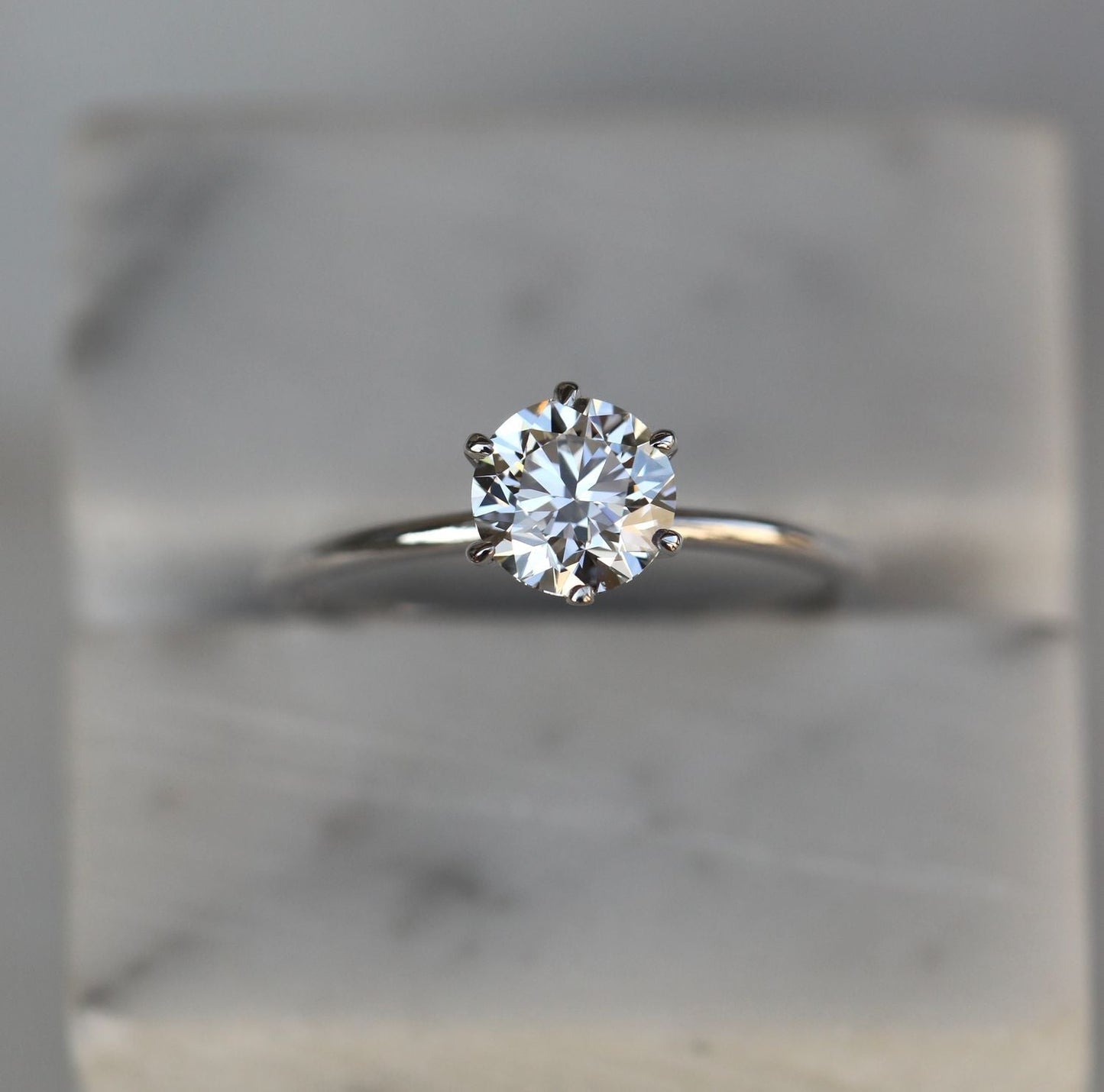 1.0 CT Round Solitaire CVD E/VS1 Diamond Engagement Ring