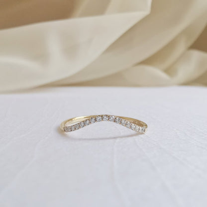 0.09 CT Round Curved CVD EF/VS Diamond Wedding Band